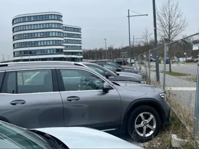 Flughafenparker (Shuttle-Service) | Freifläche