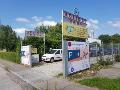 Holiday park & fly (Shuttle-Service) | Parkhalle