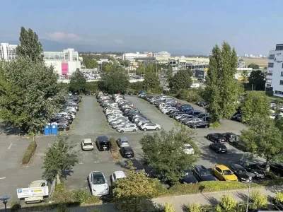 Flughafen-Parkplatz von Parkjet (Shuttle-Service) | Freifläche