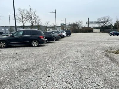 Flughafenparker (Shuttle-Service) | Freifläche